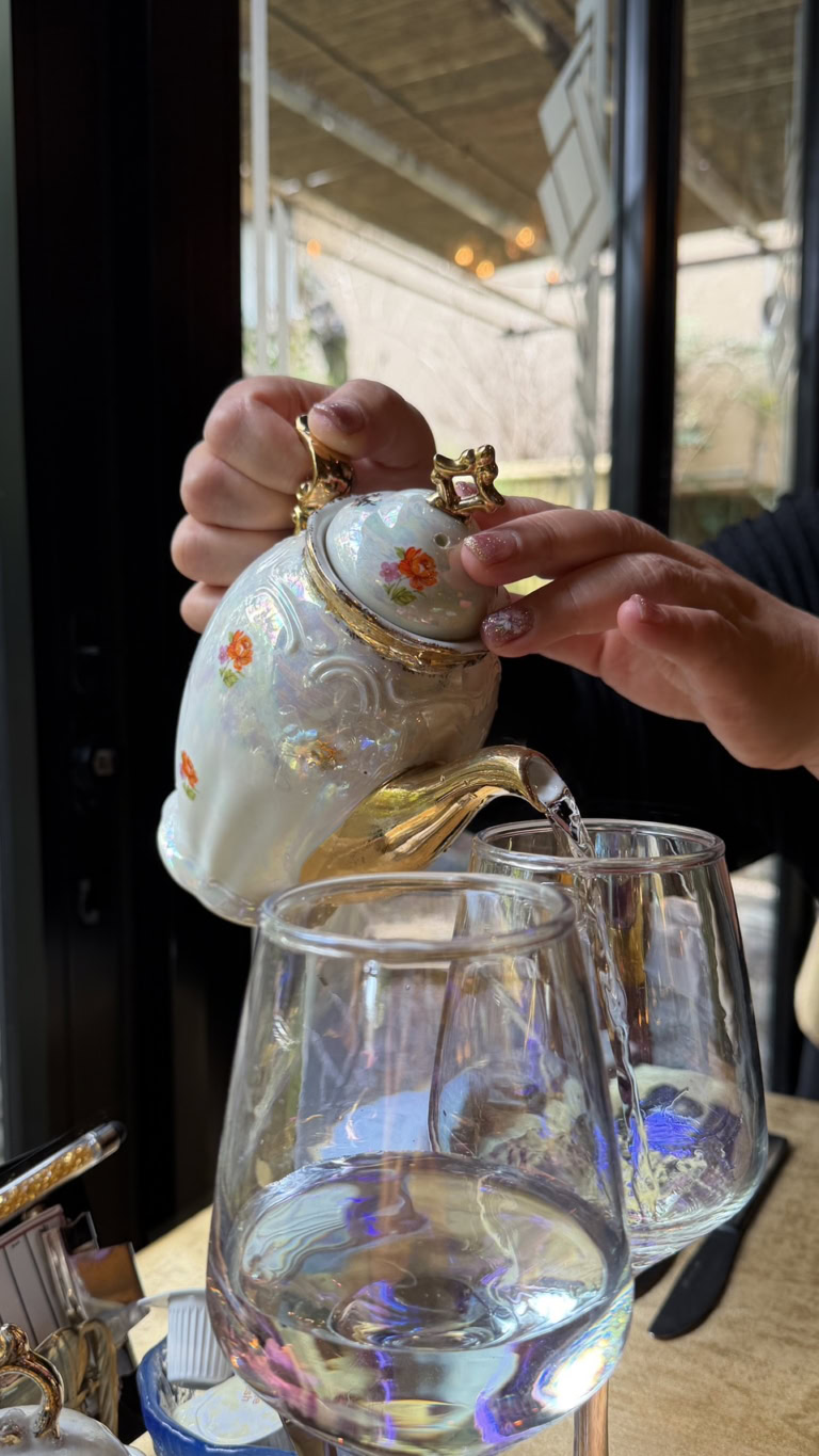 「さくら茶寮」のアンティーク食器