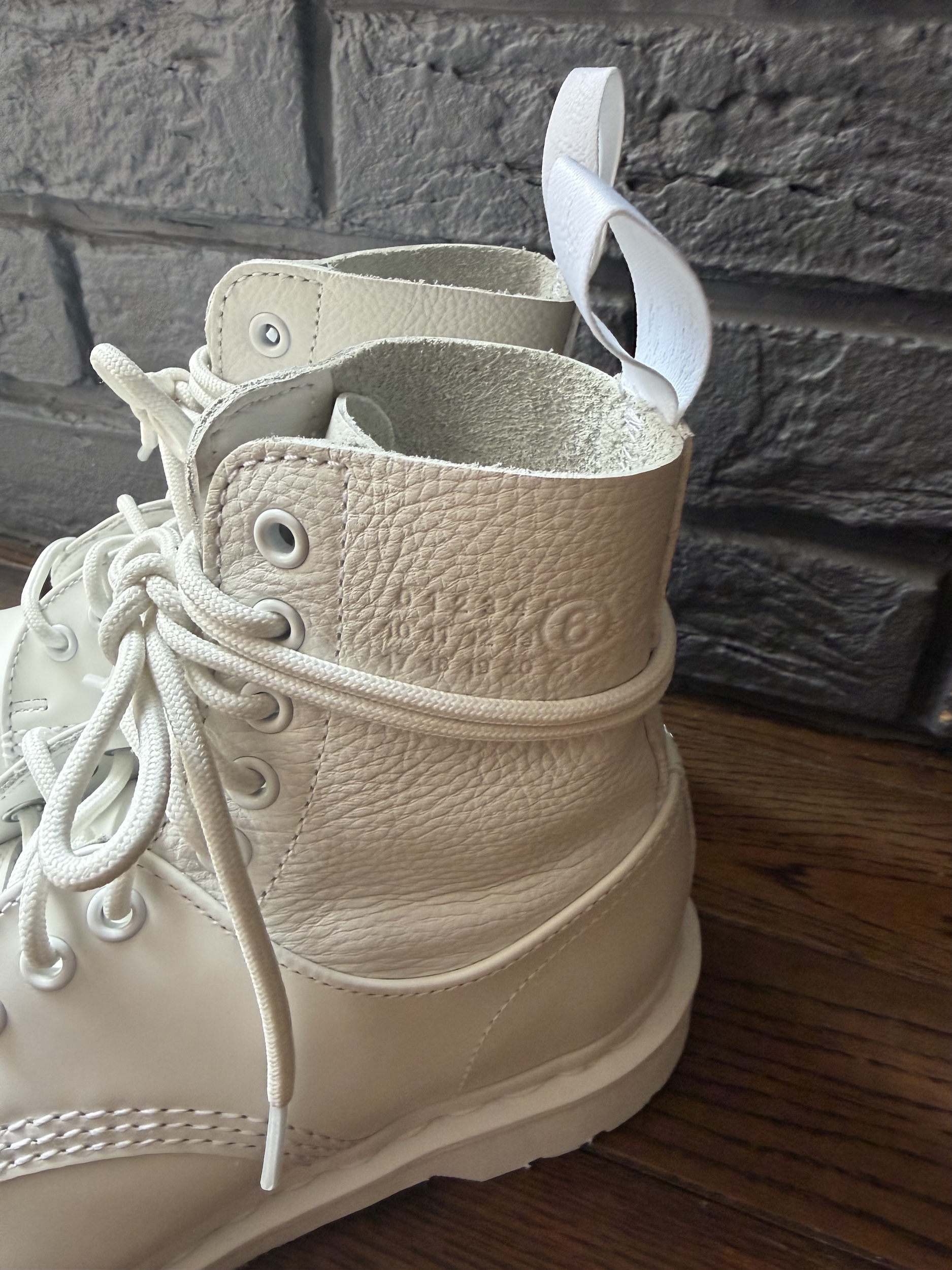 26年3月上林さんブログ_ 1460 TWIST MM6 8ホールブーツ