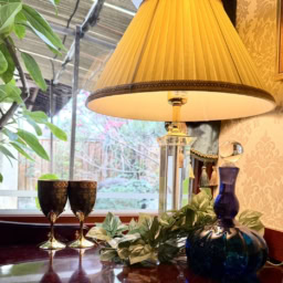 「さくら茶寮」のアンティーク調の家具