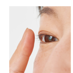 【4】指でまつげをなぞり束感をバラす