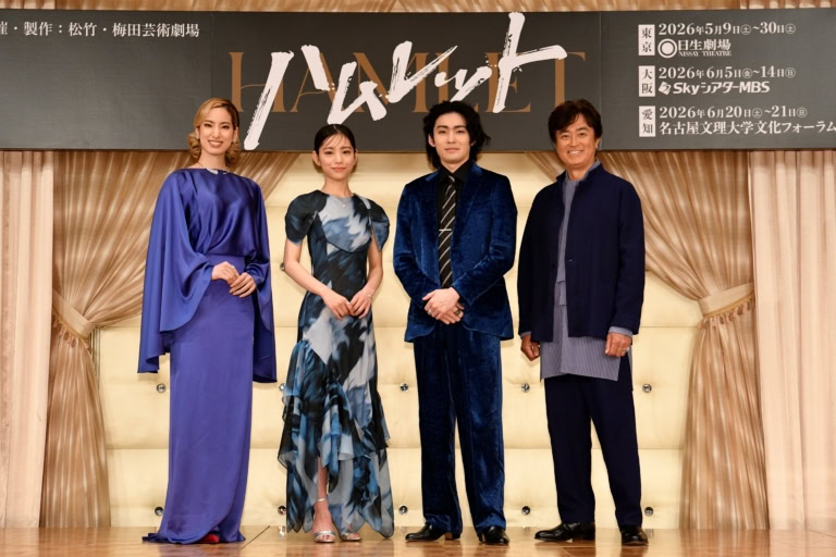 左から、柚香光さん、當真あみさん、市川染五郎さん、石黒賢さん