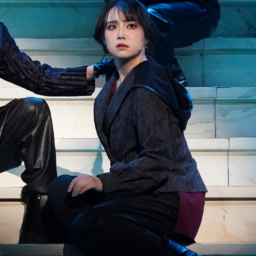 15歳で暗殺者としての才能を見出される若き日の爪角