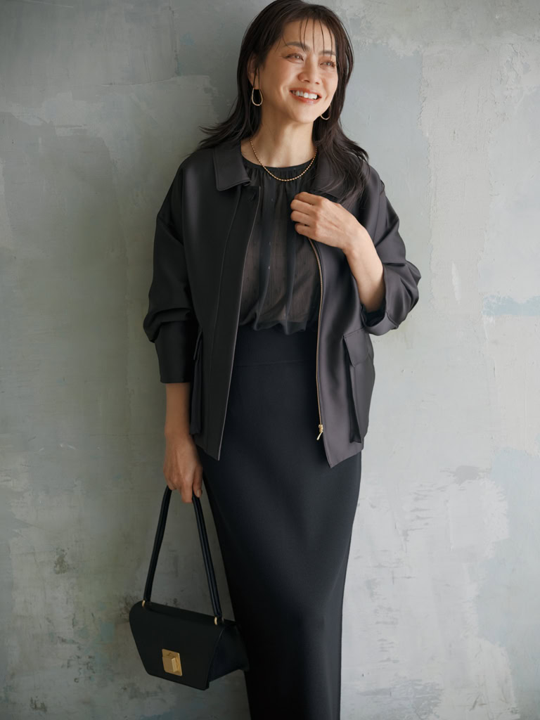 ブルゾン¥32,890、ブラウス¥10,989/ともにドゥクラッセ、スカート¥34,100/エブール(リトルリーグ インク)、ピアス¥46,200/リューク、ネックレス¥39,600/シンパシー オブ ソウル スタイル(フラッパーズ オフィシャルサイト)、バッグ¥68,200/アルカディア(フェイバリット スキナモノ)