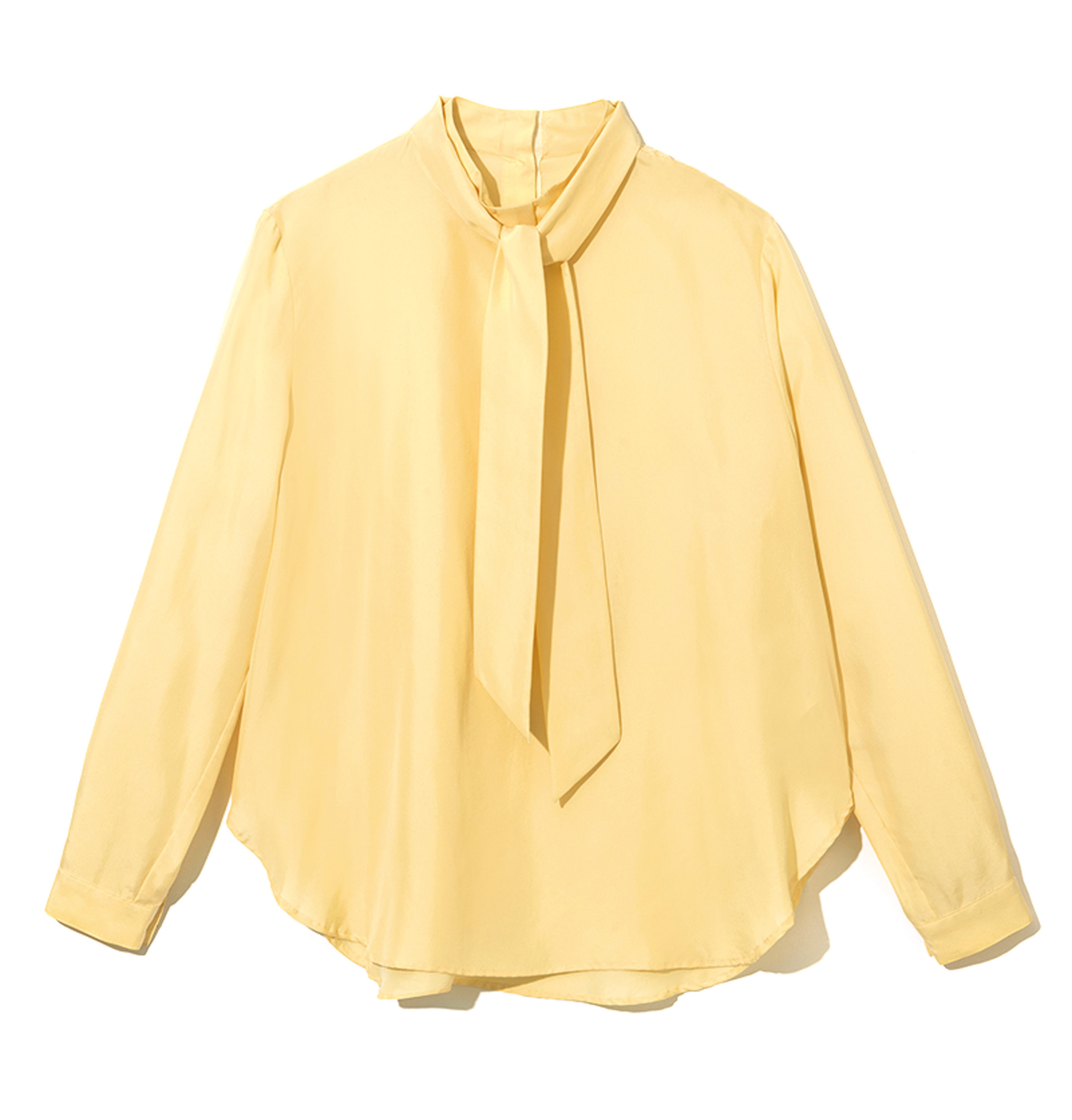 やさしさが薫るたまご色。ブラウス¥23,100/ソージュ(ソージュ オンラインストア)