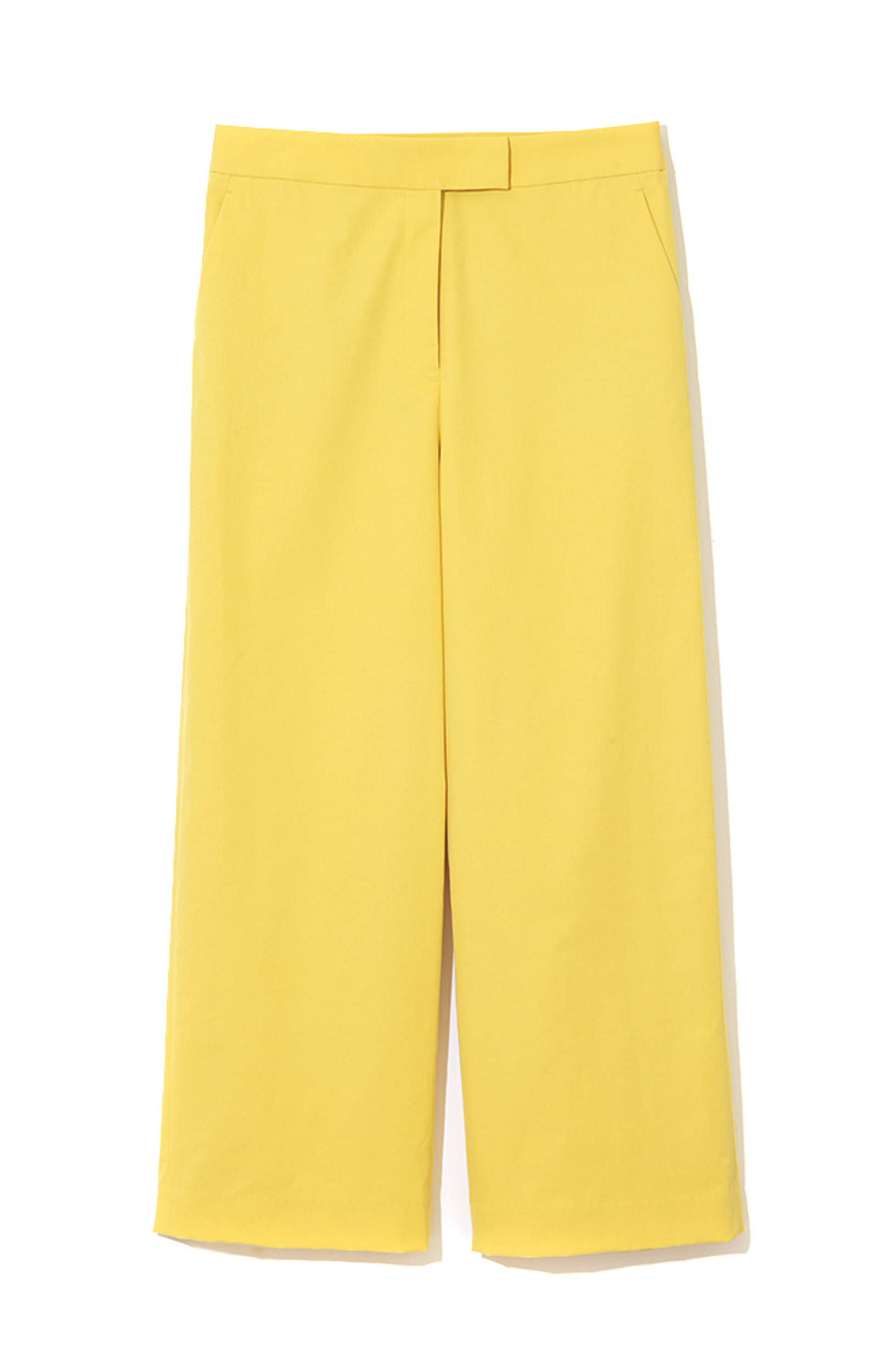 パンツで甘さを中和。パンツ¥19,800/トゥモローランド コレクション(トゥモローランド)