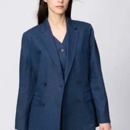 ユニクロ：シー「プレミアムリネンジャケットリラックスフィット」¥9,990