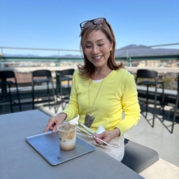 景色のいいカフェで一休み