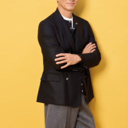 沢村一樹さん　ジャケット［参考商品］／麻布テーラー、パンツ［参考商品］、その他／スタイリスト私物