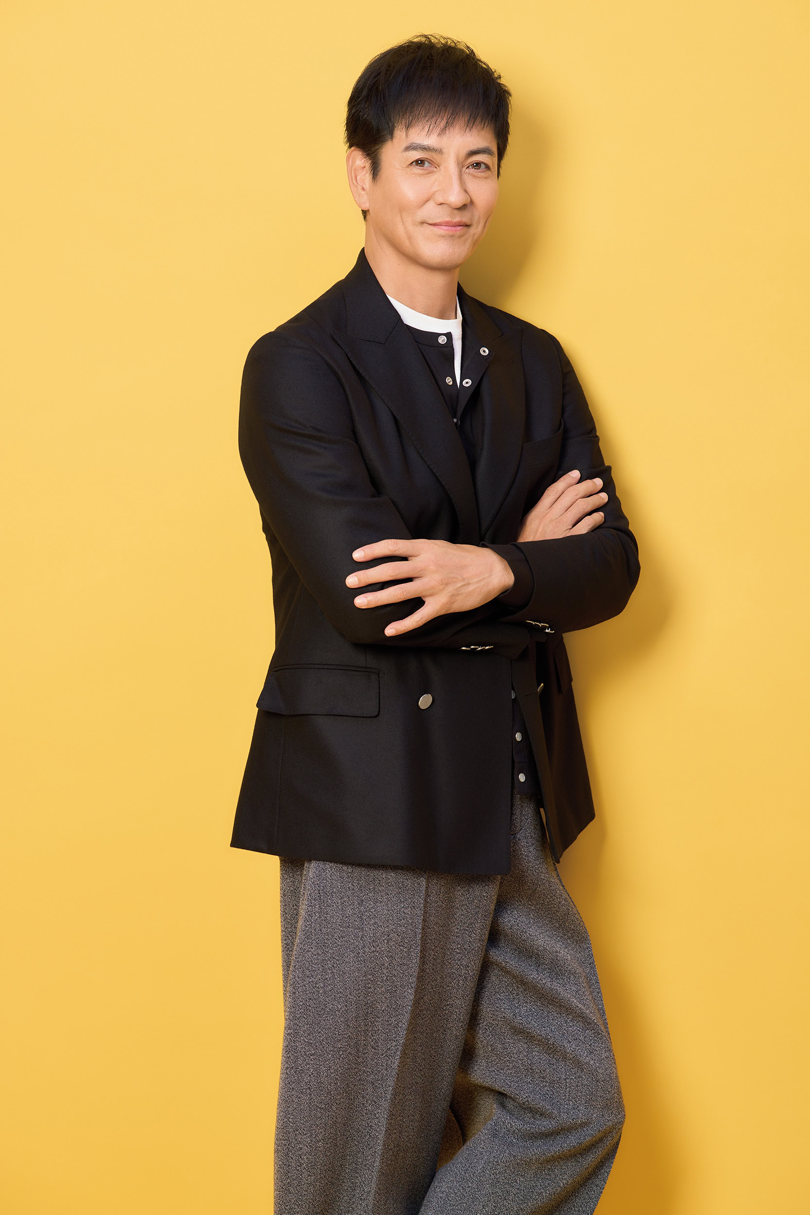 沢村一樹さん　ジャケット［参考商品］／麻布テーラー、パンツ［参考商品］、その他／スタイリスト私物