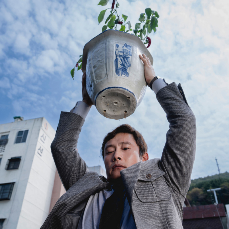 【60代エンタメ】イ・ビョンホン主演!最後まで展開が読めないサスペンススリラー『しあわせな選択』