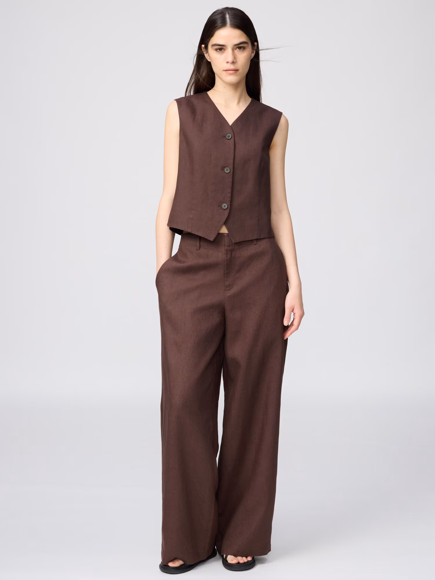 ユニクロ：シー「プレミアムリネンパンツ」￥6,990