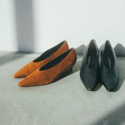 靴 全2色（スムースBLACK・スウェードCAMEL）各¥69,300／ともにペリーコ（アマン）