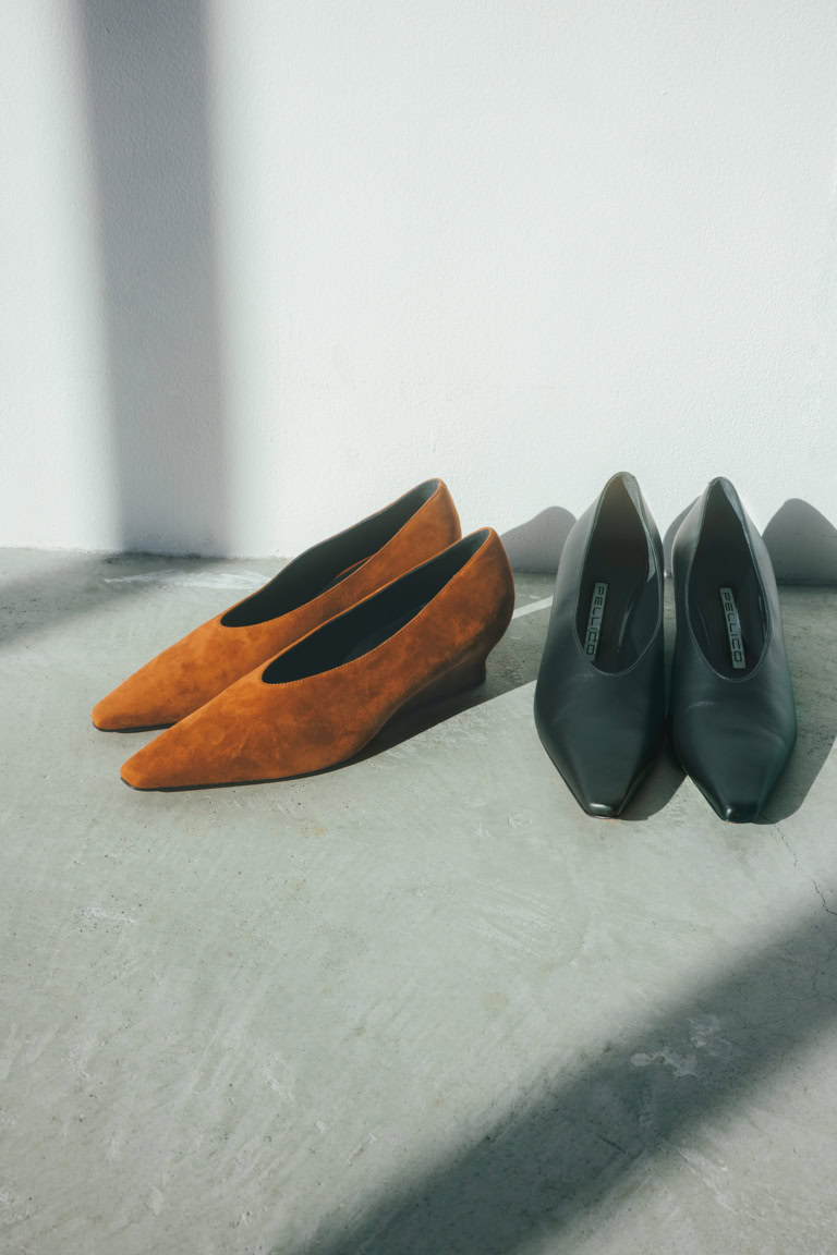 靴 全2色（スムースBLACK・スウェードCAMEL）各¥69,300／ともにペリーコ（アマン）