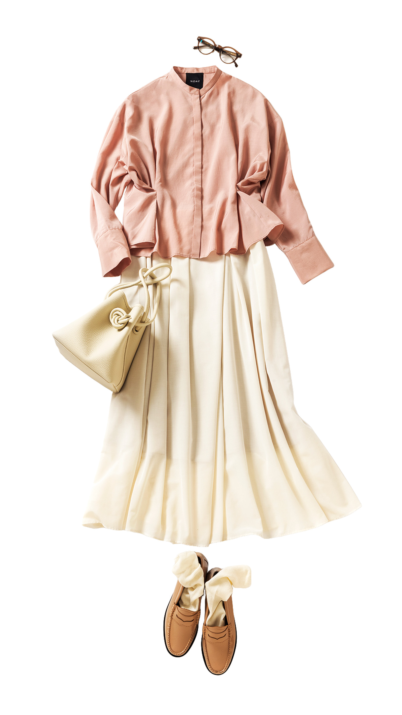 ブラウス ¥15,400／ノーク、ス カート¥23,100／ボールジィ（トゥモローランド）、メガネ¥44,0 00／プロポ（プロポデザイン）、バッグ¥44, 000／ヴァジック、ソックス¥1,650／ソージュ（ソージュ オンラインストア）、シューズ¥34,100／ジーエイチバス（ジーエイチバス トウキョウ）