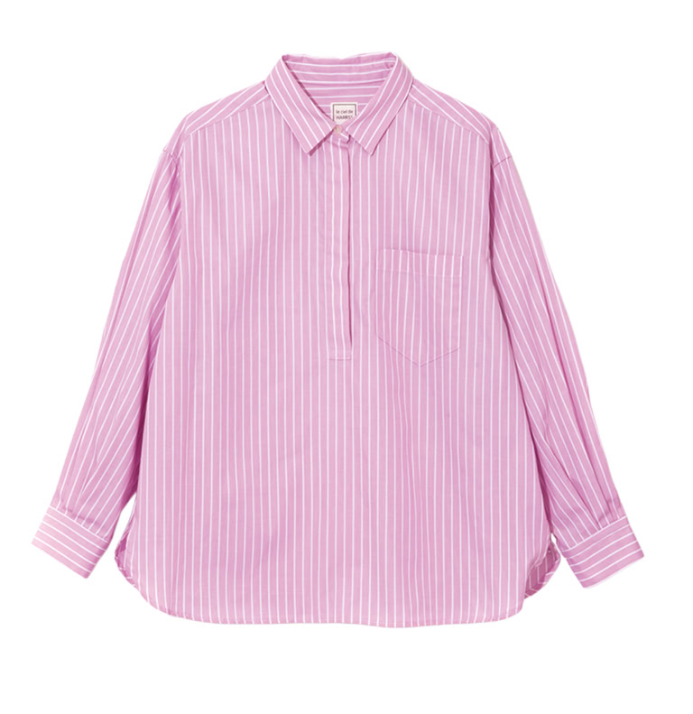 縦ラインを強調するストライプ柄でスラリと。シャツ¥23,100／ル シェル ド ハリス（金万）