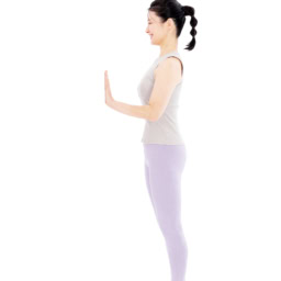 【2】かかとを上げる