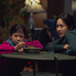 映画『しあわせな選択』よりミリ（ソン・イェジン）とその娘