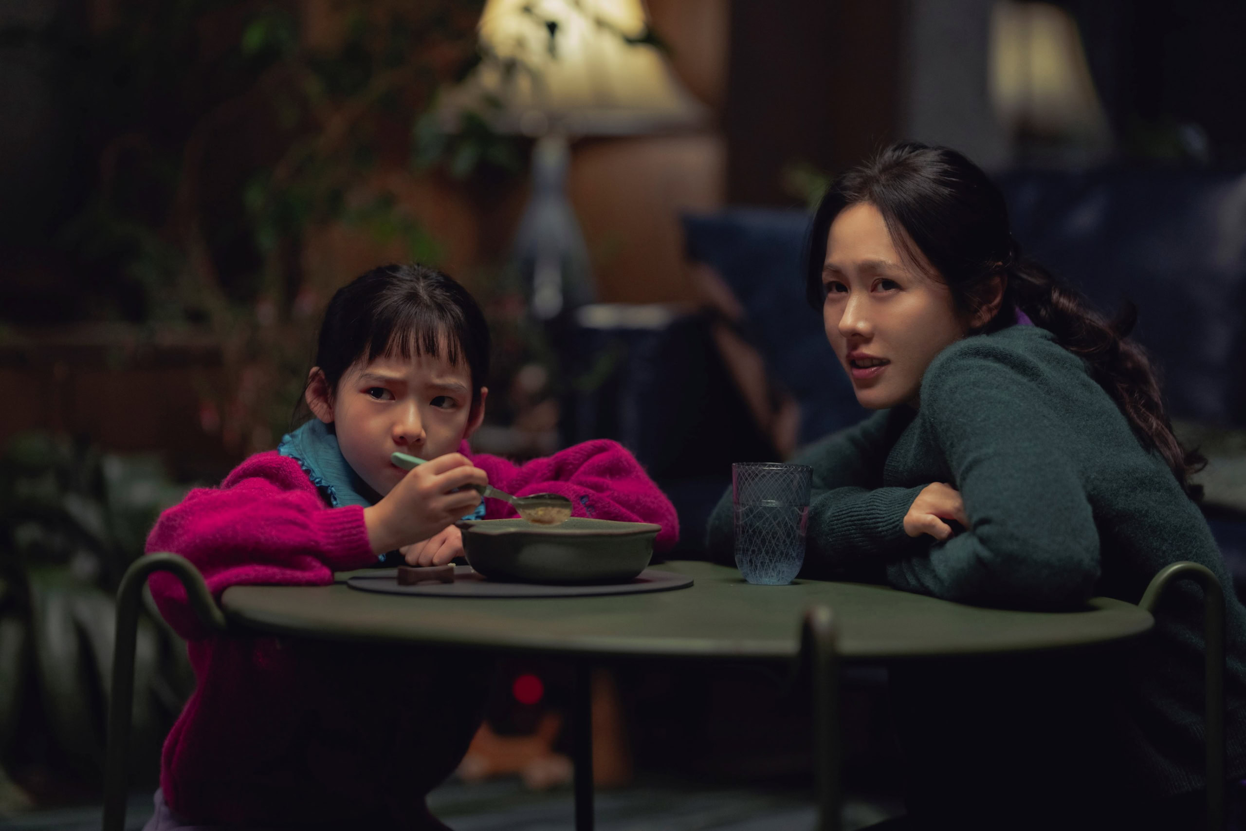 映画『しあわせな選択』よりミリ（ソン・イェジン）とその娘