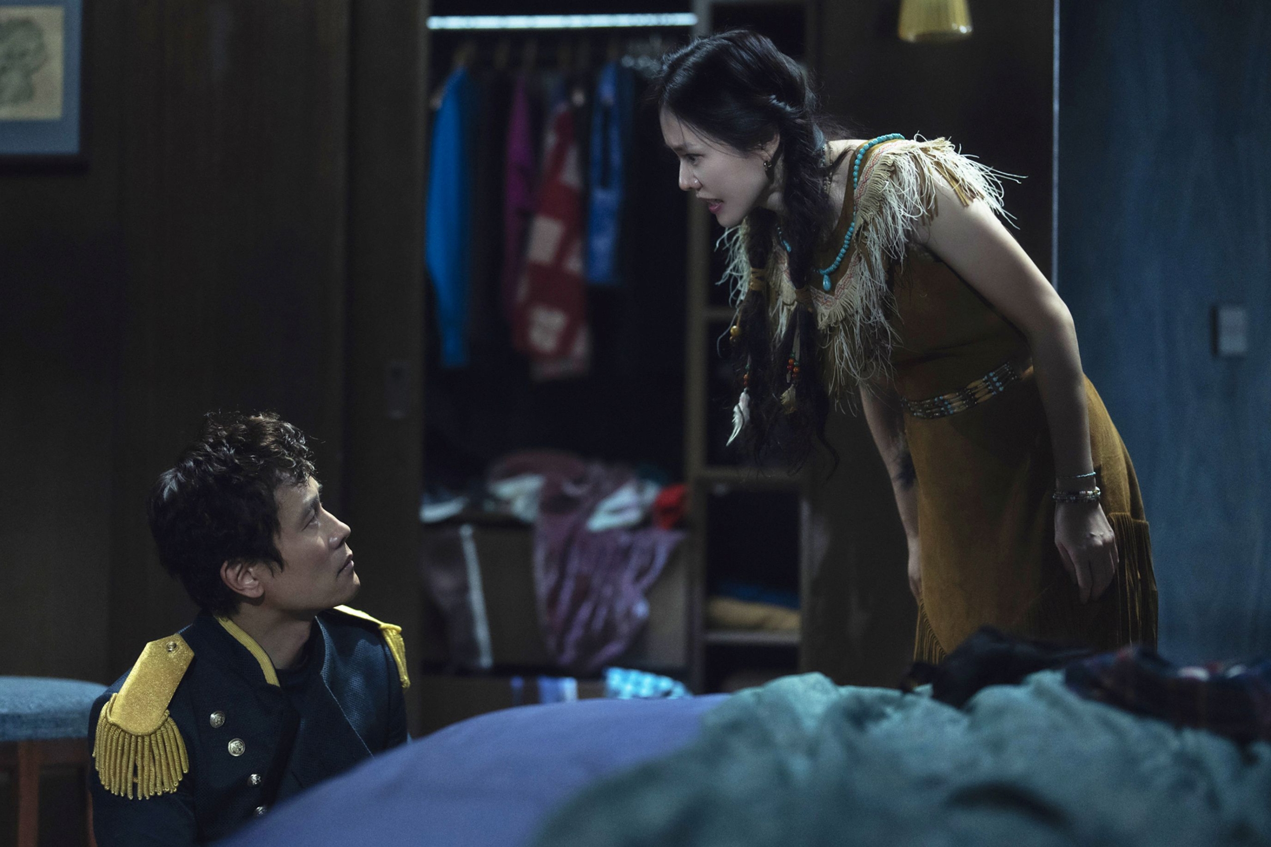 映画『しあわせな選択』よりマンス（イ・ビョンホン）とその妻・ミリ（ソン・イェジン）