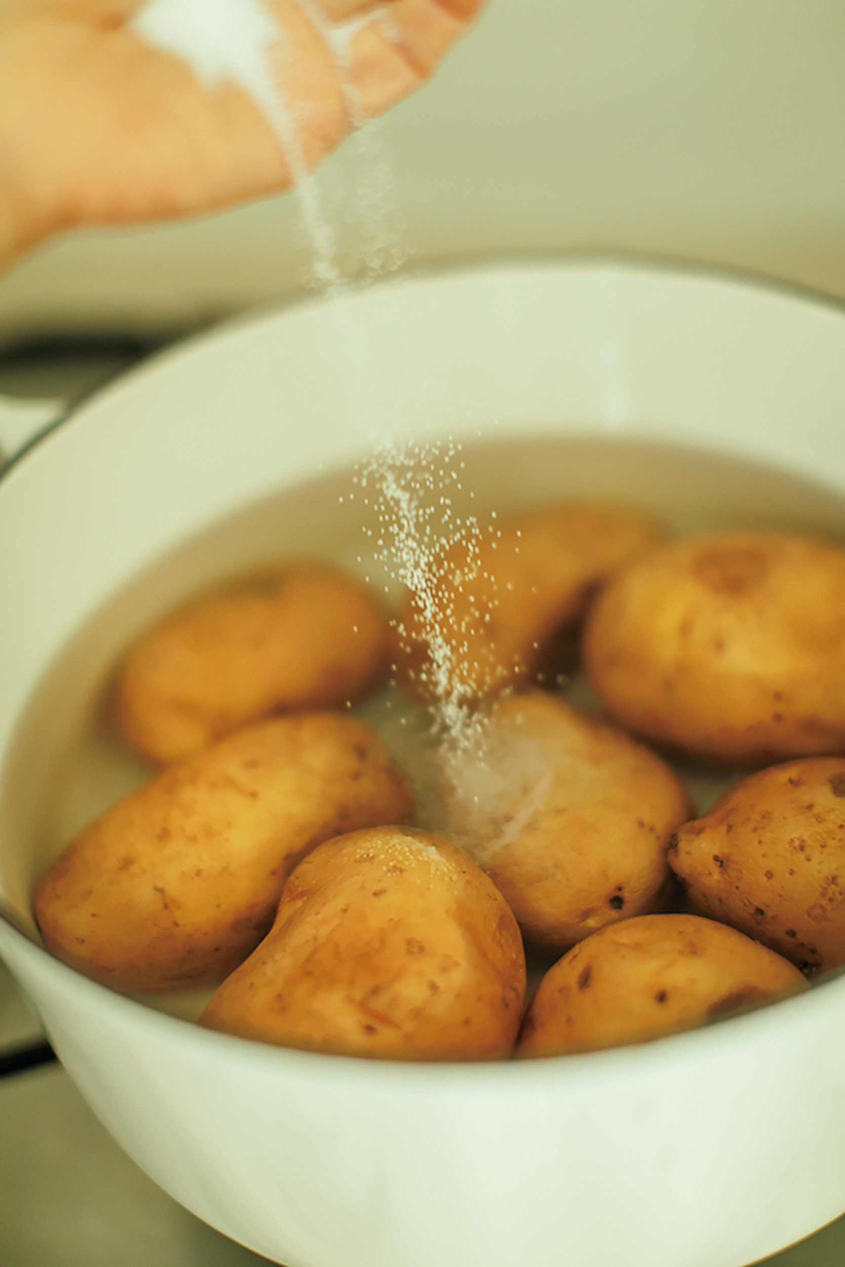 風吹さんが作ってくれました！塩をたっぷり入れてゆでます