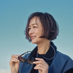 『素敵なあの人』5月号（3月16日発売）の特別付録・グラスコードつき偏光サングラス