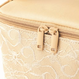 使いやすいダブルファスナー