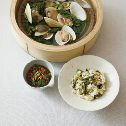 「はまぐりと菜の花の酒蒸し いちごのジャン」と「わらびごはん」