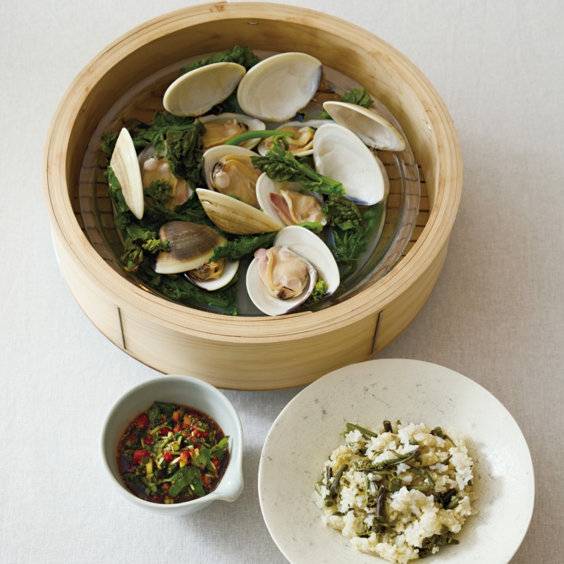 【韓国料理レシピ】春の食材でデトックス!「はまぐりと菜の花の酒蒸しいちごのジャン」と「わらびごはん」の作り方【李家の日々ごはん】