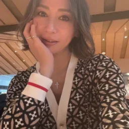 【第9位】【60代ライフスタイル】頑張った自分へのご褒美！おいしいものを食べ、好きな服を着て、冒険メイクを楽しむ、その積み重ねで彩りある毎日に！