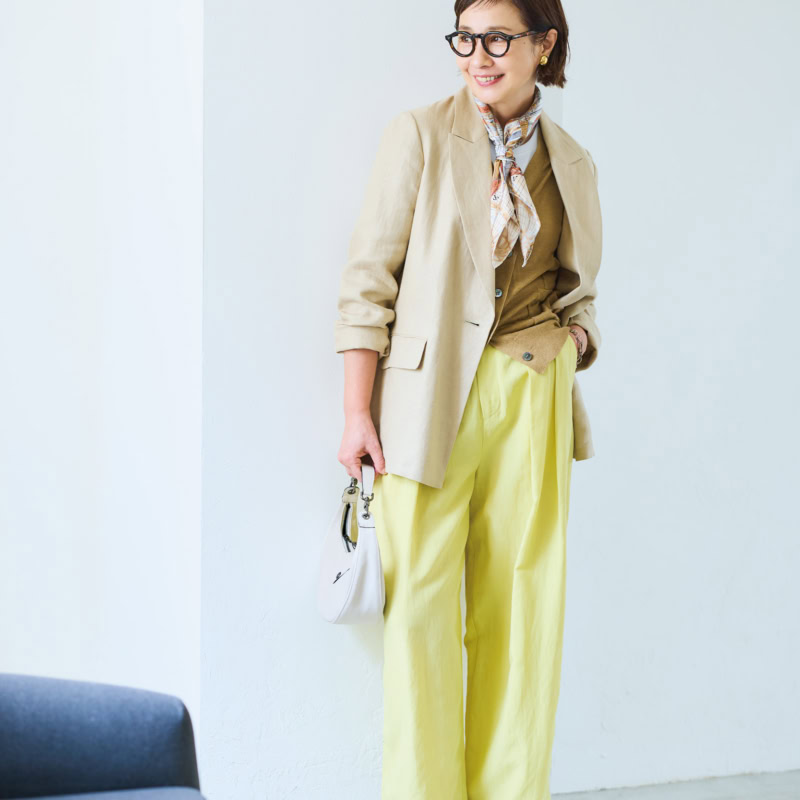 【第4位】【60代ファッション】季節の変わり目は、カラーを取り入れて華やぎをプラス!顔まわりも気持ちもパッと明るくなる、大人の春色ファッション【春のおしゃれアイテム】