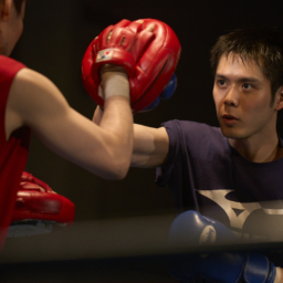 映画『人はなぜラブレターを書くのか』よりボクシング練習に励む信介（細田佳央太）