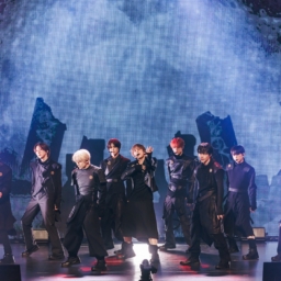 ＆TEAMのシンクロしたパフォーマンス