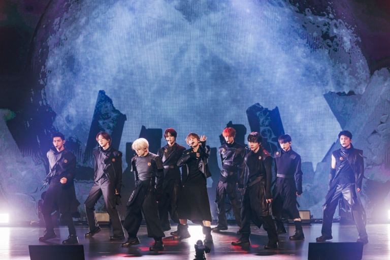 &TEAMのシンクロしたパフォーマンス