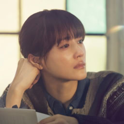 映画『人はなぜラブレターを書くのか』より現代の寺田ナズナ（綾瀬はるか）