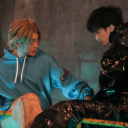 映画『SAKAMOTO DAY』よりシン（高橋文哉）と勢羽（渡邊圭祐）