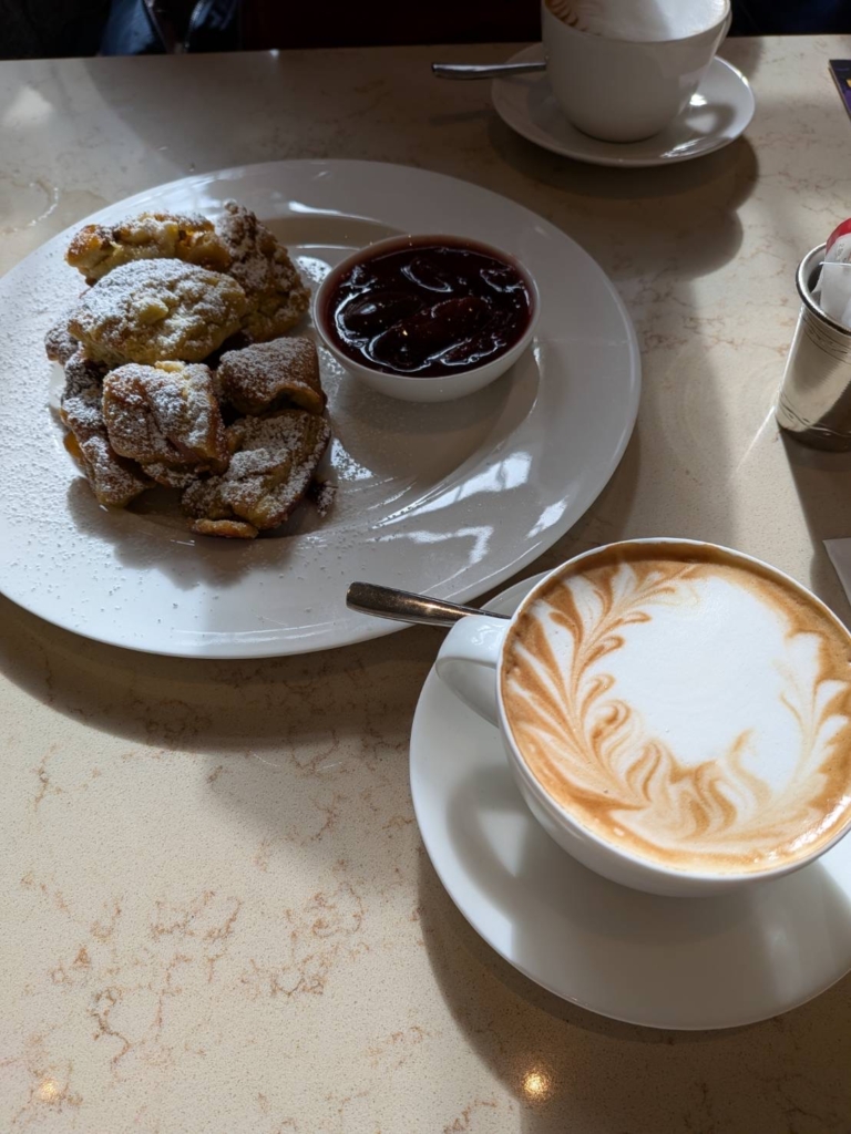 オーストリアのカフェでいただくスイーツ「ブフテルン」