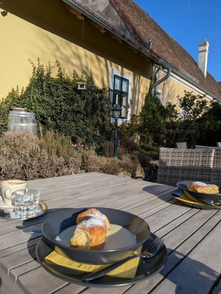 オーストリアのカフェでいただくスイーツ「ブフテルン」