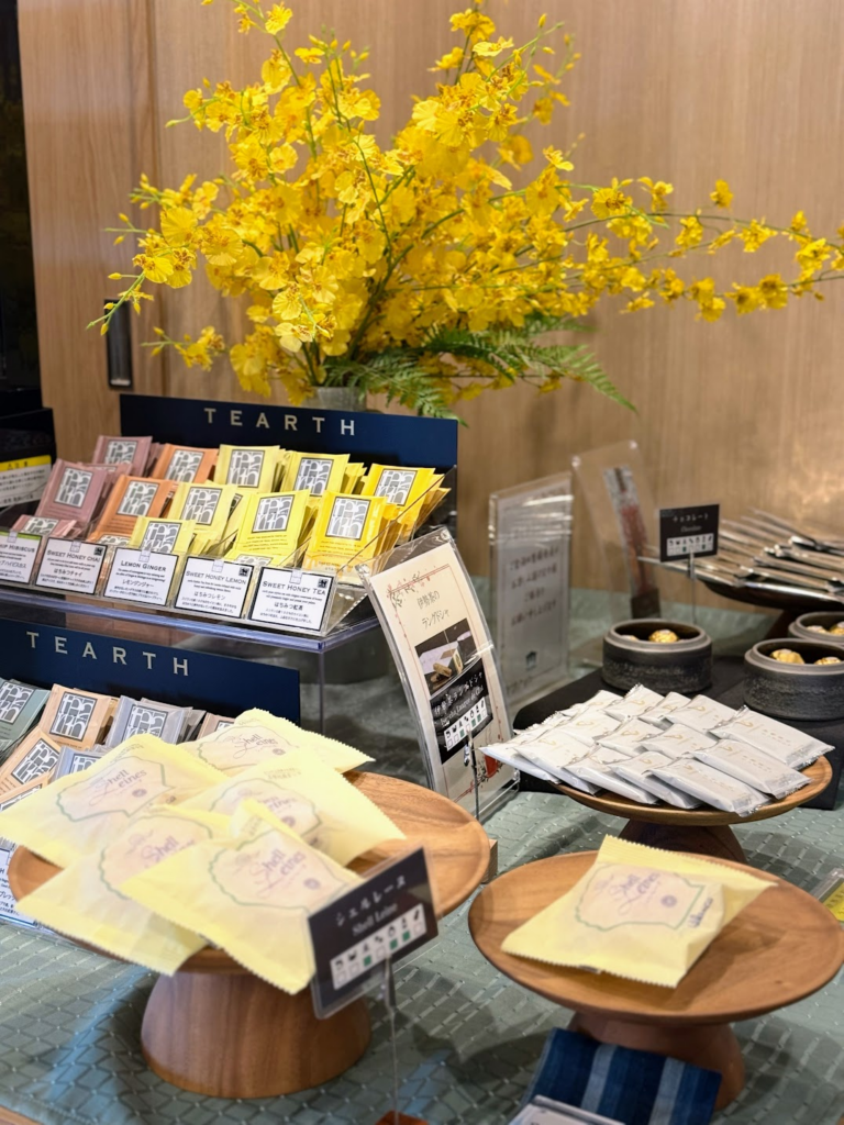 手前の焼き菓子はG7伊勢志摩サミットでも提供されたマドレーヌ「シェルレーヌ」。