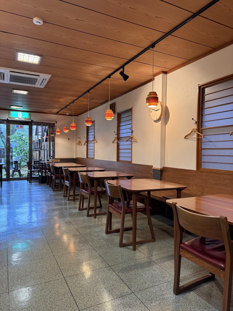 「牛ステーキおく乃」の店内。