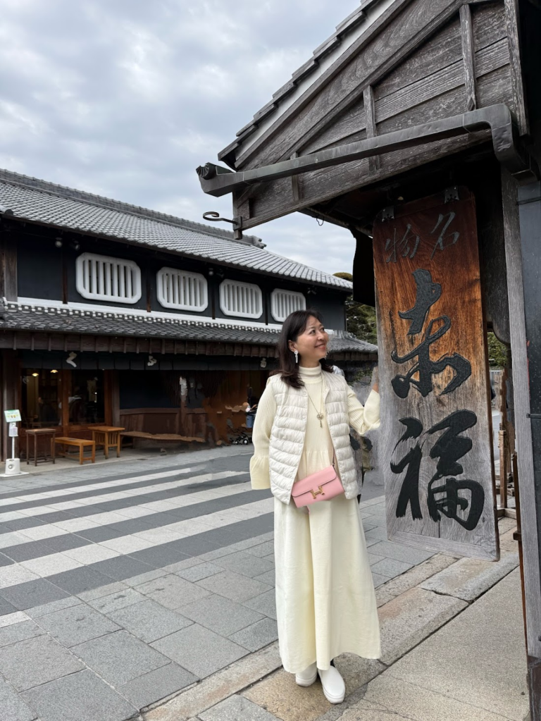 えりなしダウンベストが肌寒い日に活躍しました。白が便利。