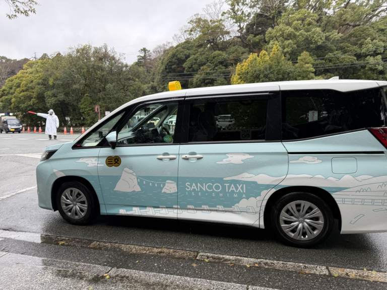 夫婦岩のイラストが可愛い三重交通（三交）のタクシー。