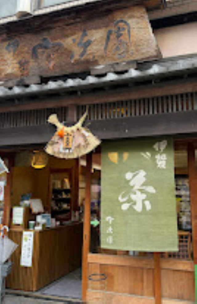 伊勢のしめ縄：伊勢地方では1年を通して飾り続けます。