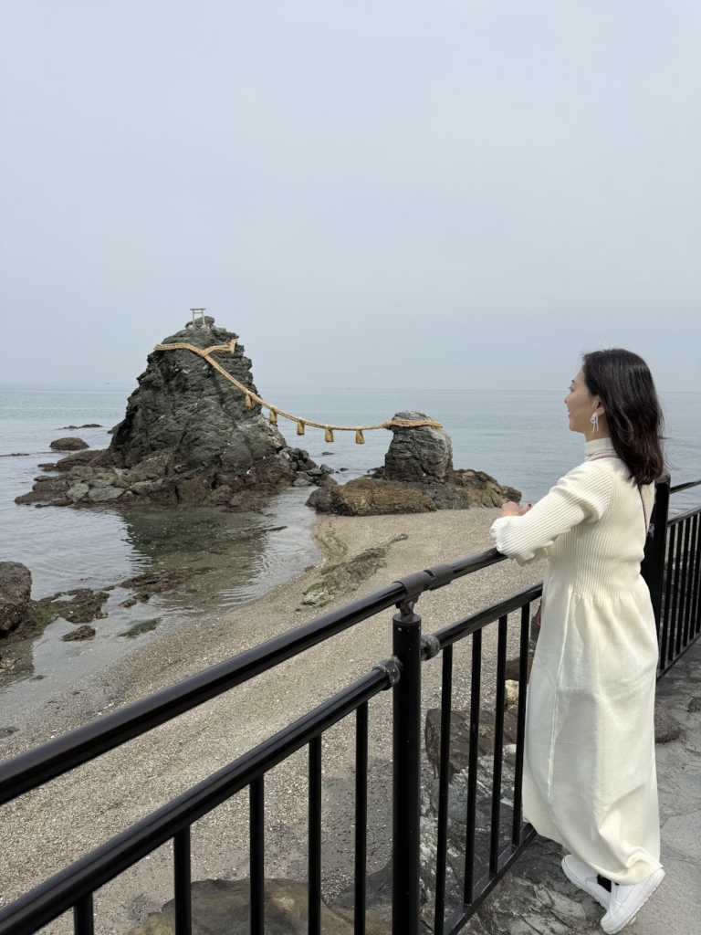 風や波が高い日は柵まで水飛沫が飛んでくるそう。天気チェックを。