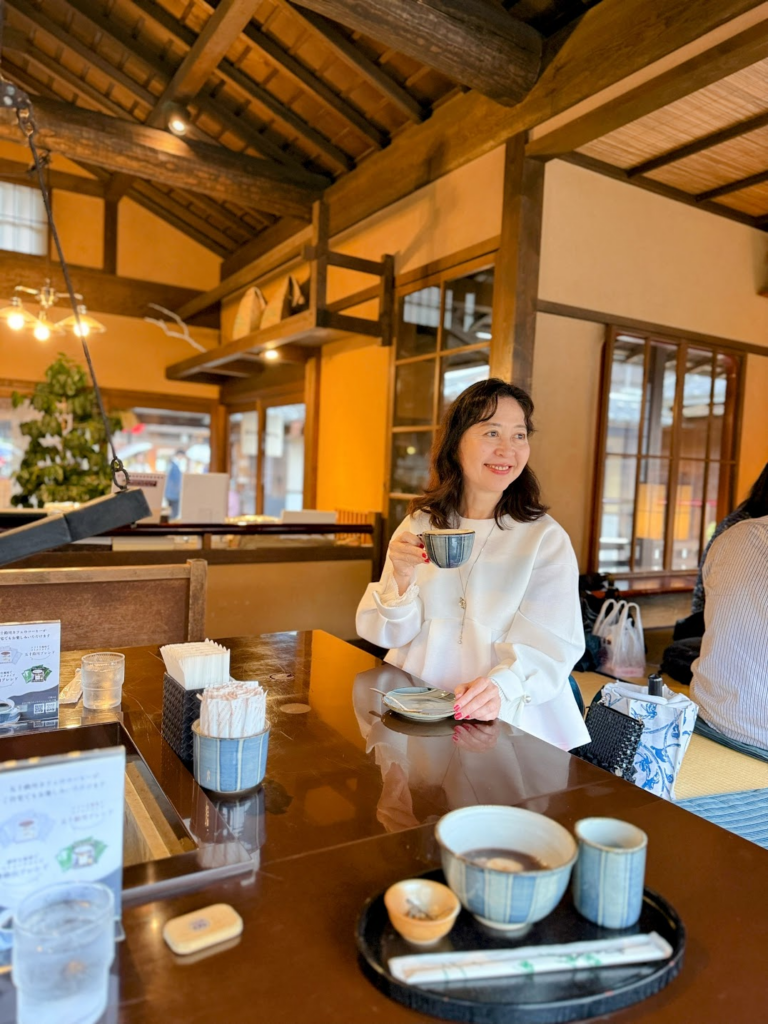 「五十鈴川カフェ」はその名の通り川沿いに立つカフェ