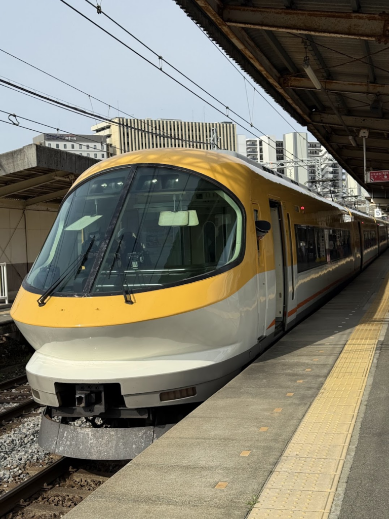 行きはイエローの「伊勢志摩ライナー」