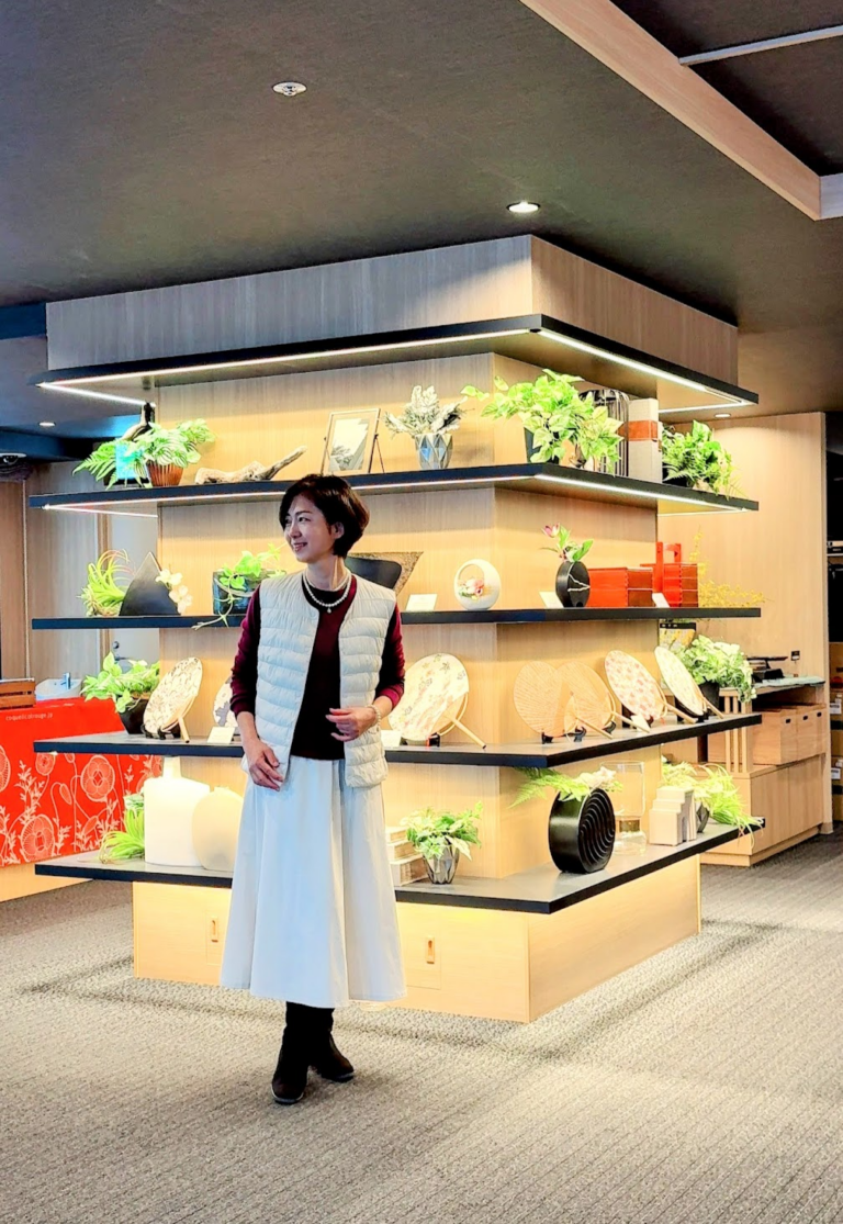 えりなしダウンベストが肌寒い日に活躍しました。白が便利。