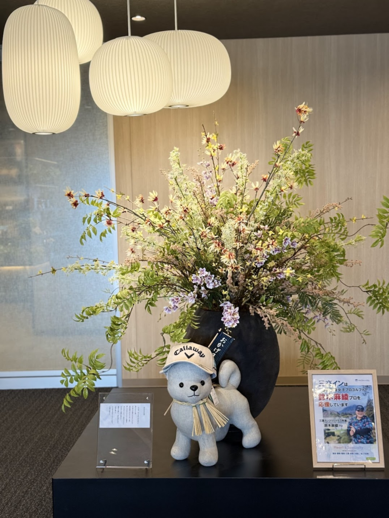 ホテルのロビーの「おかげ犬」伊勢の「おかげ犬」は江戸時代ご主人の代わりに伊勢神宮を参詣したと云われる犬がモチーフ。