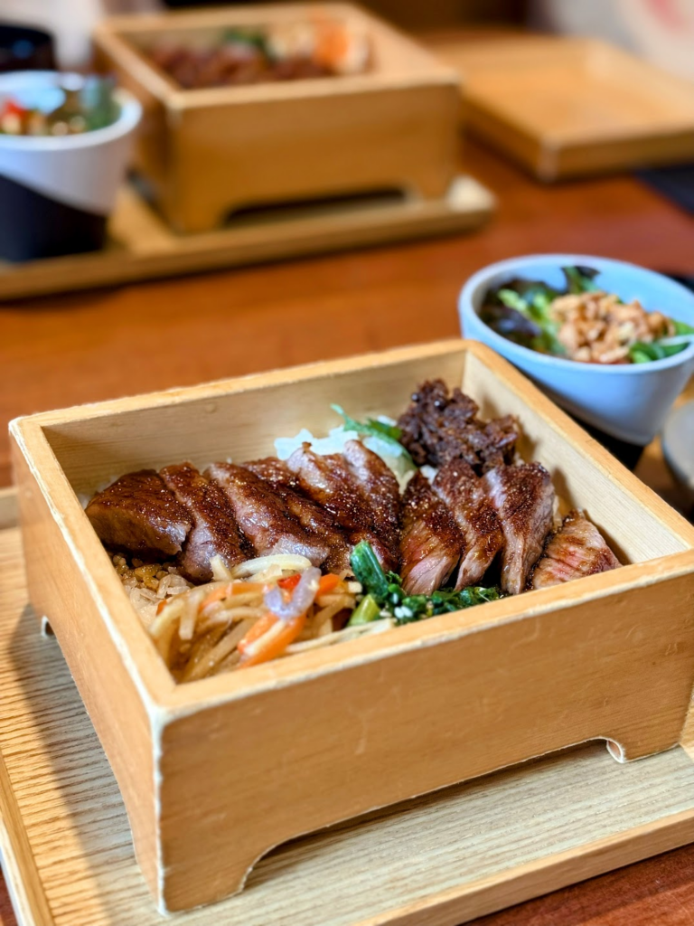 松坂牛のお重。