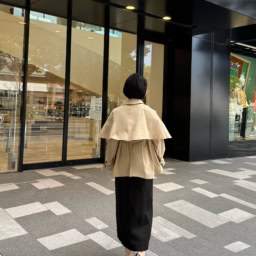 ケープトレンチ… マルティニーク、ニット… ZARA、スカート… エブール、靴… PELLICO、バッグ… セリーヌ