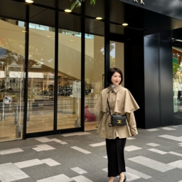 ケープトレンチ… マルティニーク、ニット… ZARA、スカート… エブール、靴… PELLICO、バッグ… セリーヌ